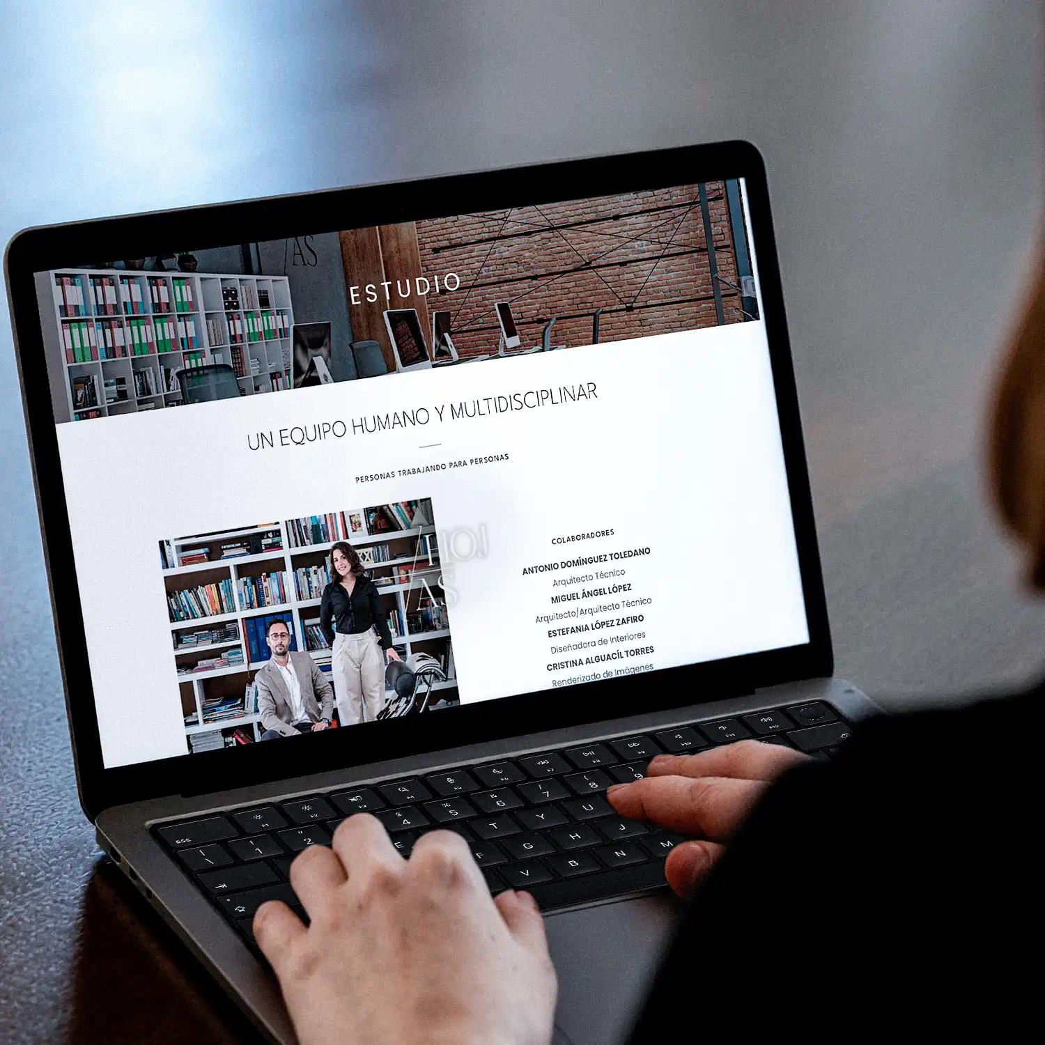 Diseño y desarrollo de sitio web para hojas arquitectos