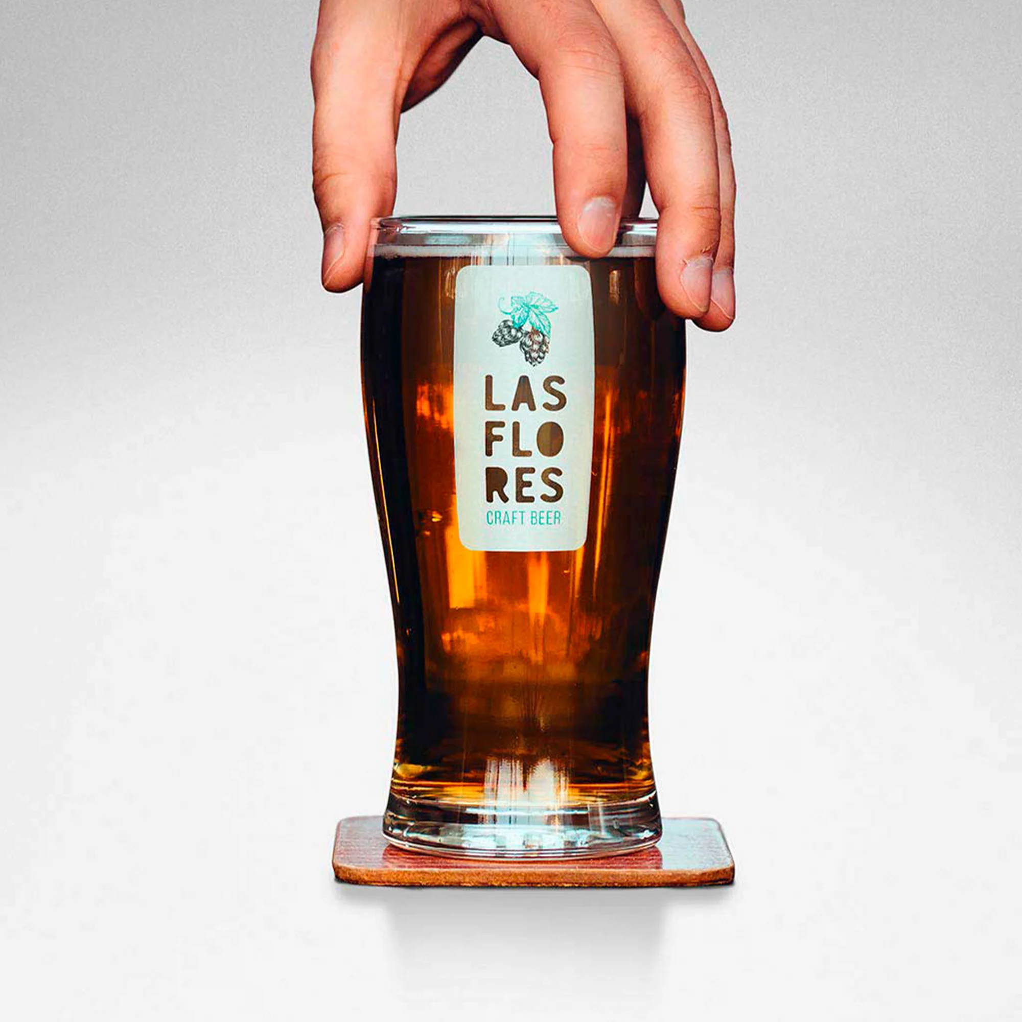 Branding y packaging para cervecería las flores